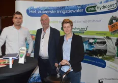 Producer (Harm Vogels of Intracare), supplier (Han Opstal with Van Iperen) and distributor (Kim Oosterom with Houweling Horticulture) captured in one photo.